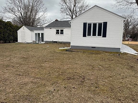 4th image of 130 Fox Hill Rd