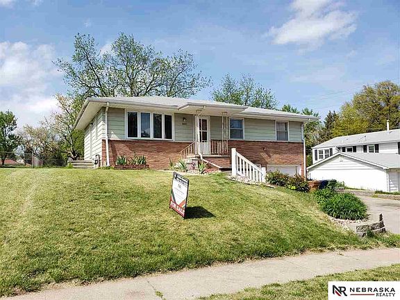 3rd image of 3006 Albert St