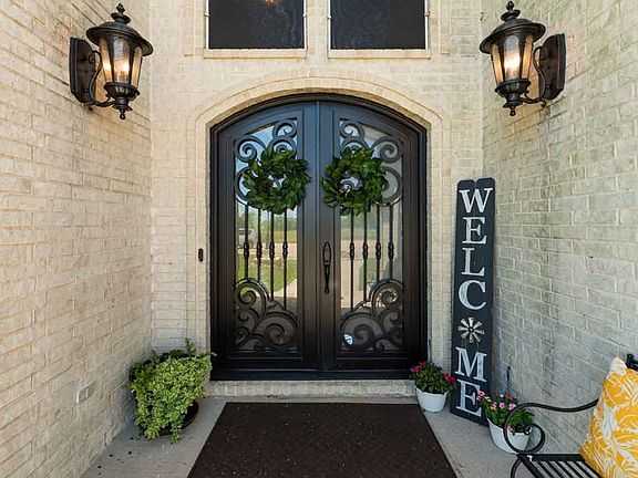 3rd image of 15365 Grace Cir N