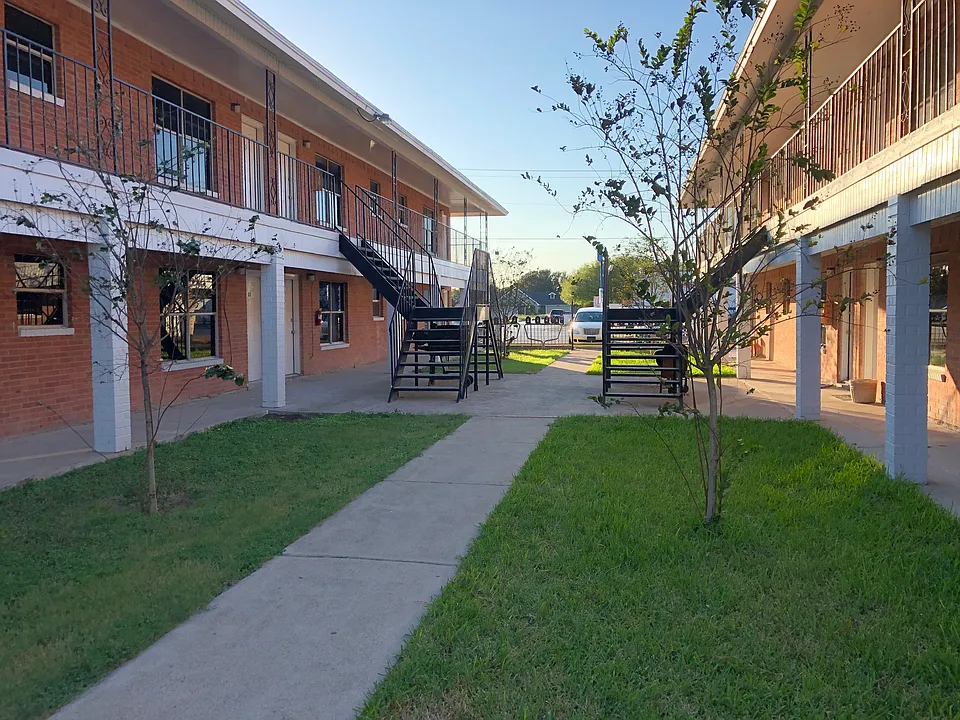 607 S I Rd #17