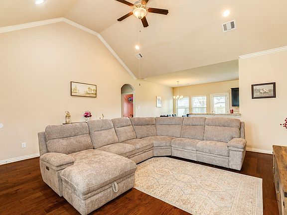 4th image of 4 Lobo Ct