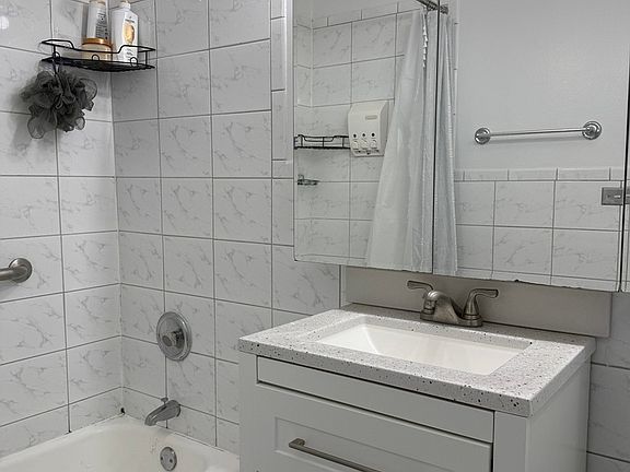 4th image of 6301 N Sheridan Rd APT 9M