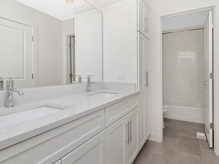 724 Derby Ln — Photo 20