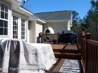 60 Cobblestone Dr, Spring Lake, NC 28390