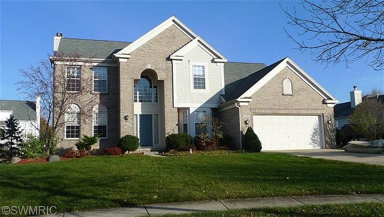 1st image of 250 Carnoustie Ave SE