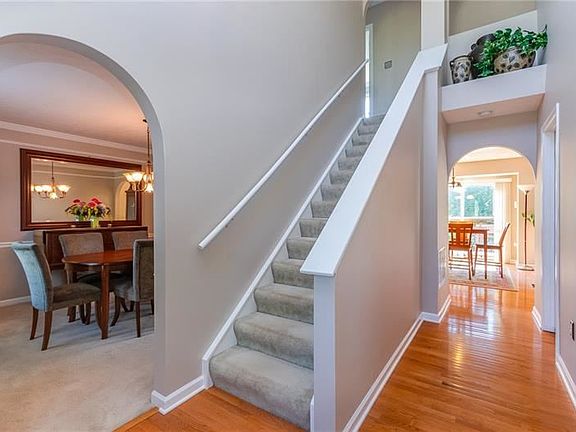 2nd image of 112 Carlye Dr