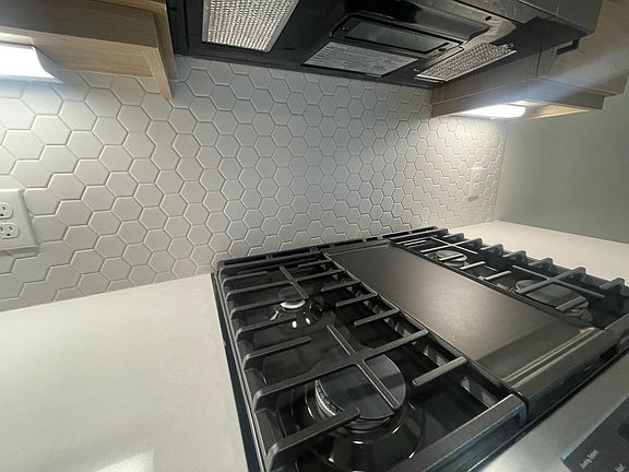 4th image of 1755 Park Ave