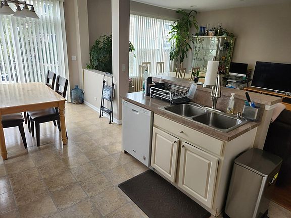 3rd image of 1834 Crenshaw Cir