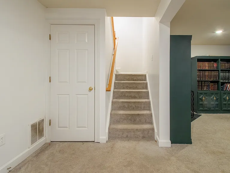 2128 Heritage Dr — Photo 28