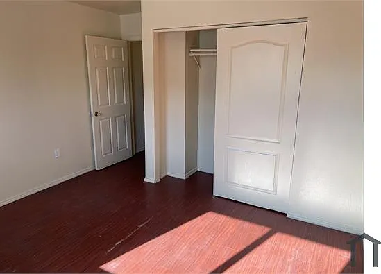 9001 S Central Ave #B — Photo 8