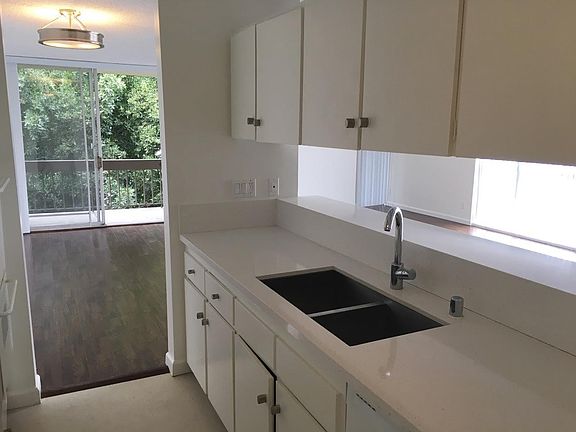 4th image of 1054 S Bedford St APT 301