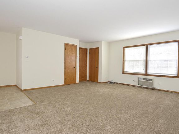 4th image of 914 W Saint James St Unit 1W