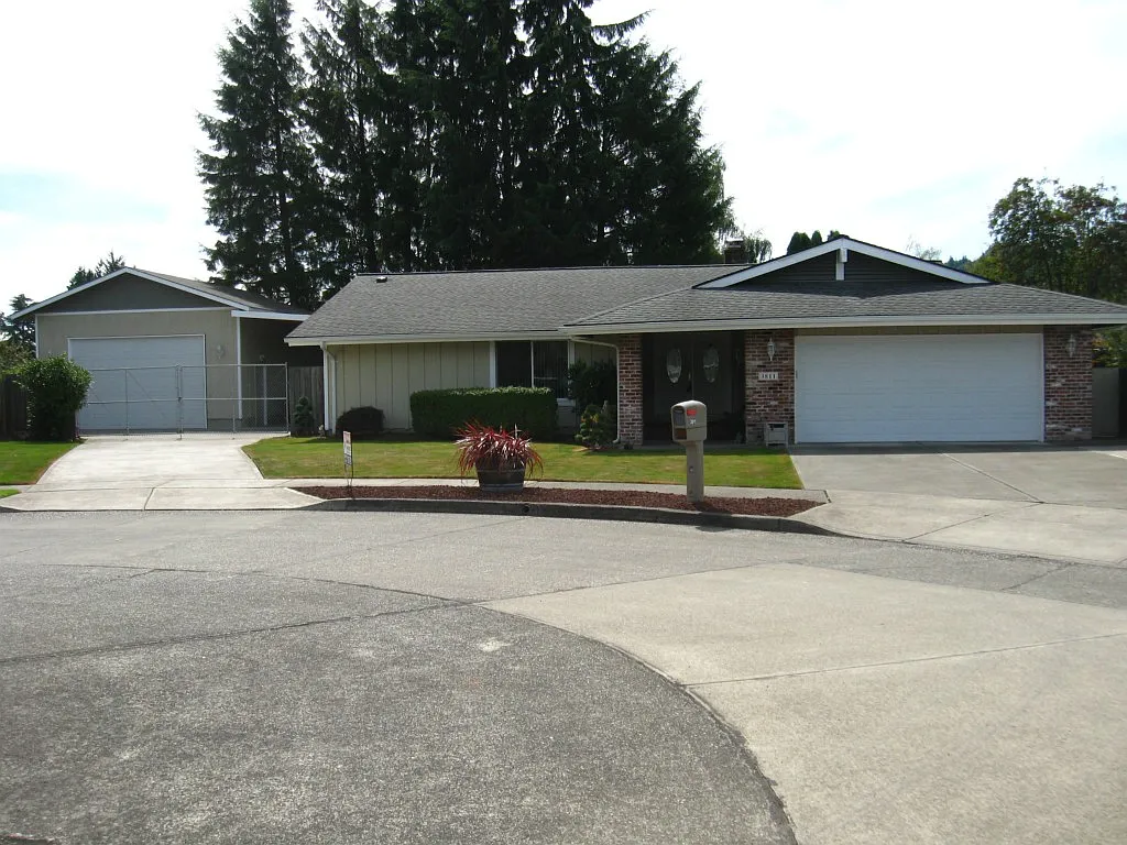 3811 Gardenia St photo 1