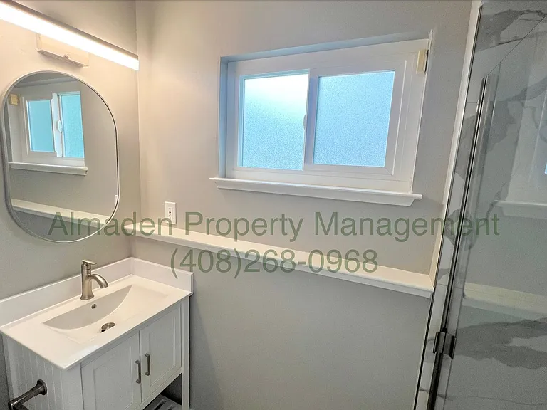 1096 Polk Ave — Photo 16