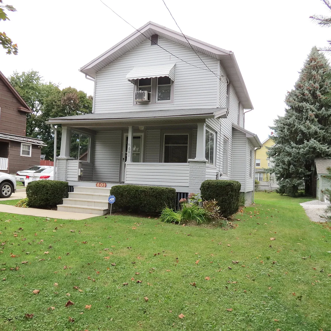 601 Forest St NE photo 1