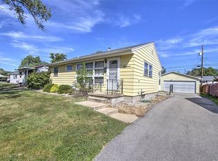 16 E Carroll Dr, Decatur, IL 62521