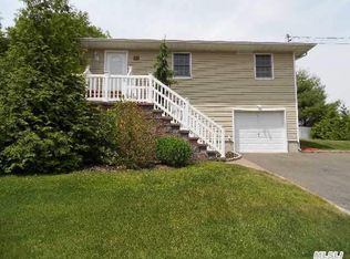 55 New York Ave, Sound Beach, NY 11789