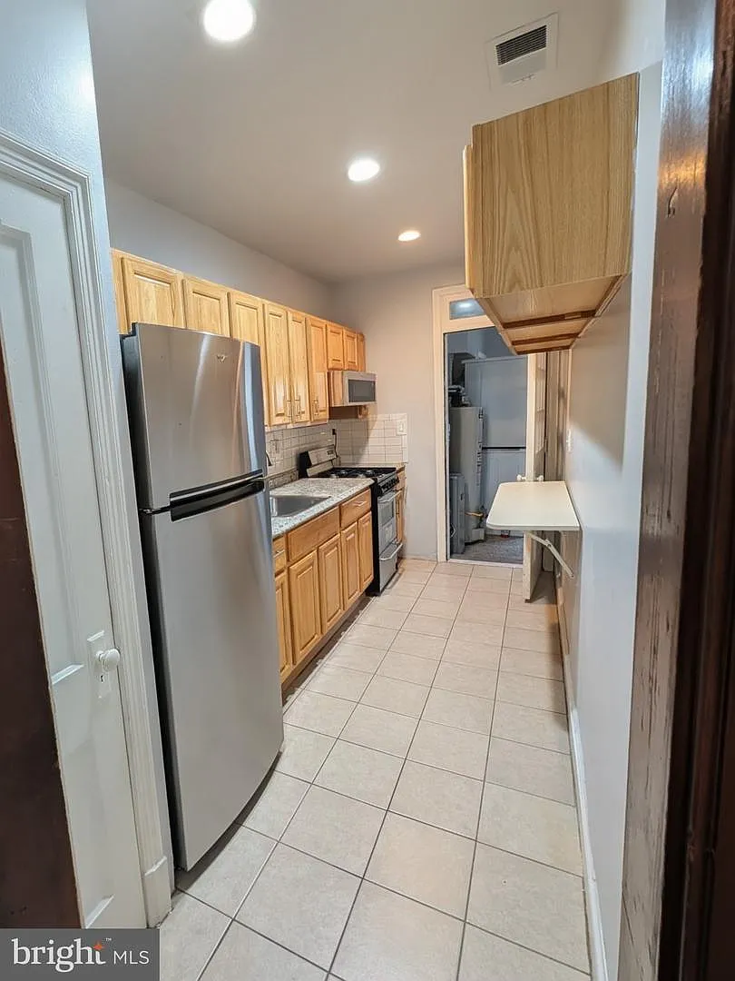 2 bed, 850 sqft, $2,100 — Photo 4