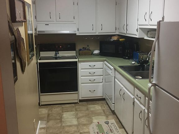 Kitchen is fully equipped! 