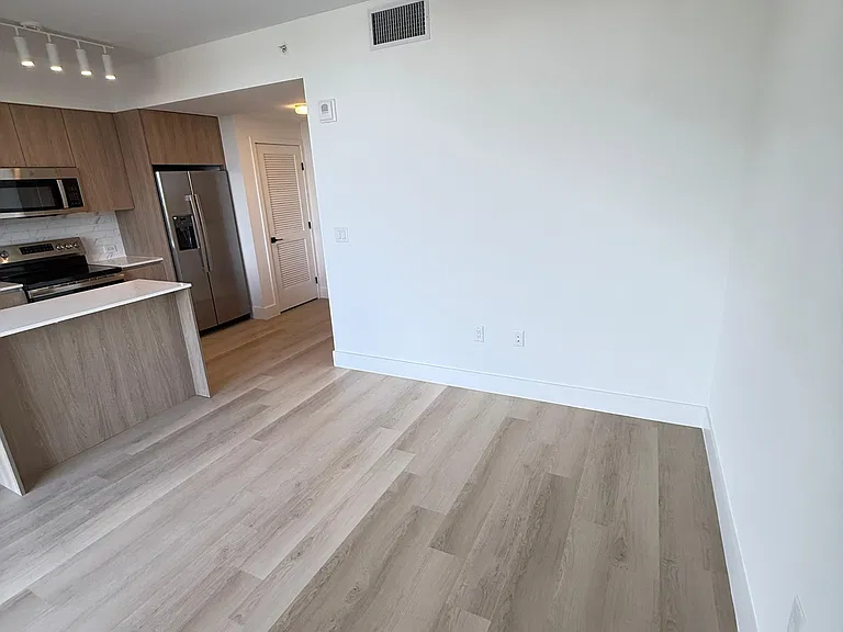 2578 NE 182nd Ter #S — Photo 5