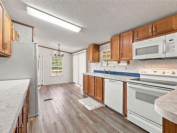 3rd image of 4790 Waynick Meadow Rd