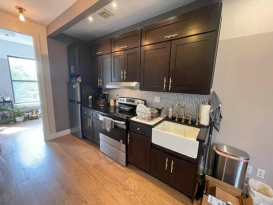 Rented by Delmark Realty LLC | media 31