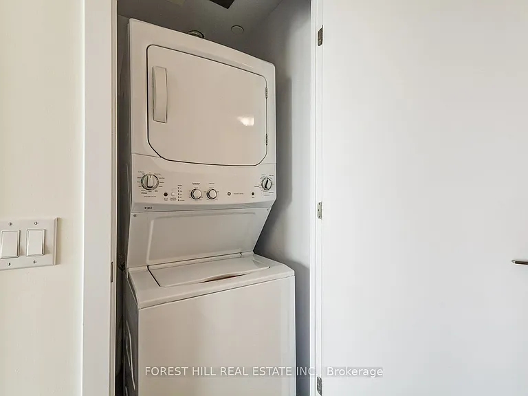 2221 Yonge St #5210 — Photo 22