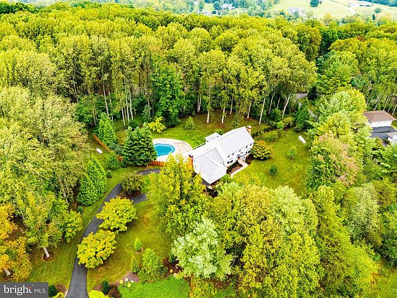 5th image of 14 Chris Eliot Ct