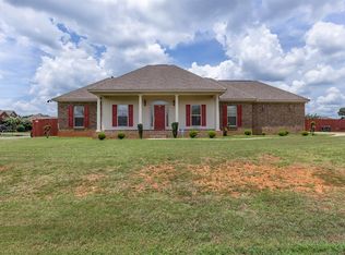 89 Sunny Brook Dr, Deatsville, AL 36022
