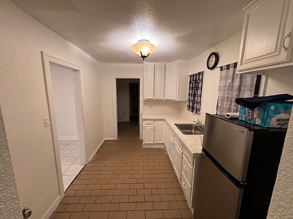 3rd image of 1423 W 85th St