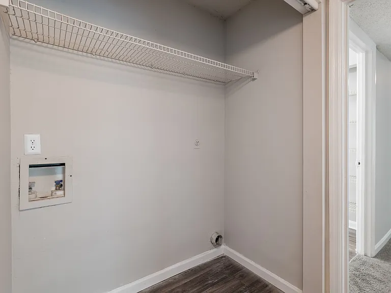 Washer/Dryer Hook-up