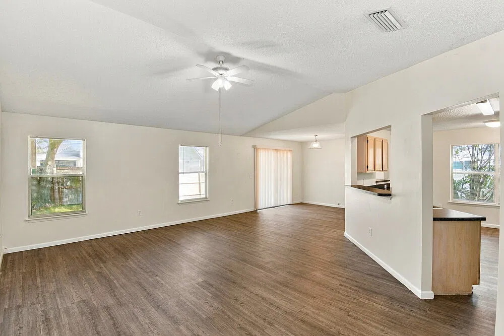 3 bed, 2.0 bath, 1473 sqft, $1,745 — Photo 4