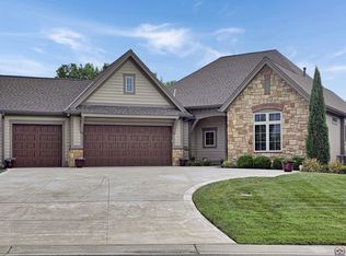 1200 SW New Forest Dr, Topeka, KS 66604