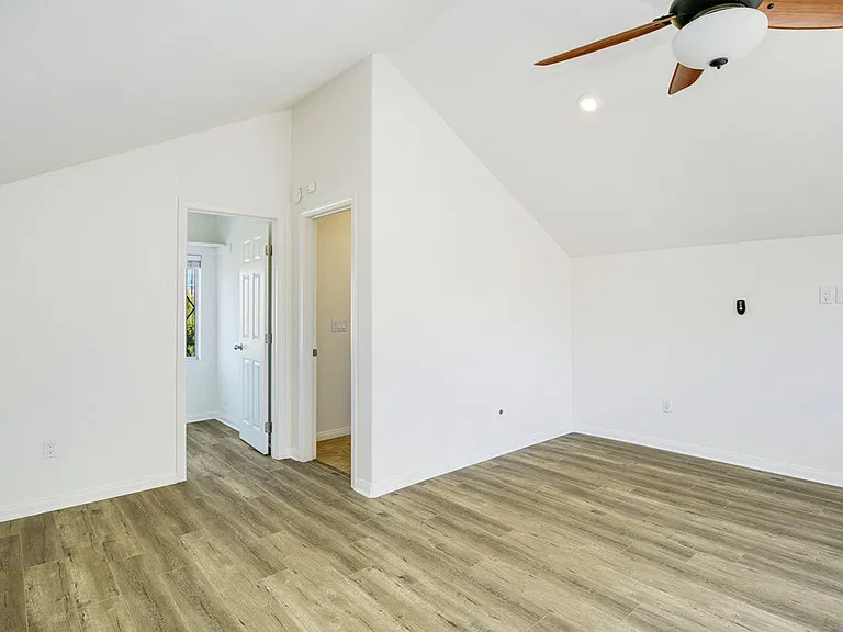 4721 Edgeware Rd — Photo 23