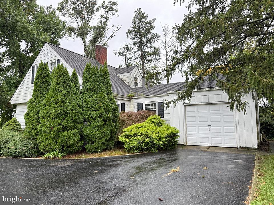 1st image of 4 E Finley Rd