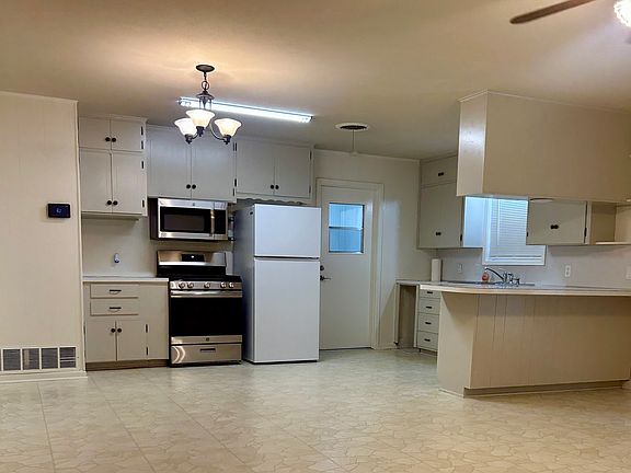 Large open kitchen & den