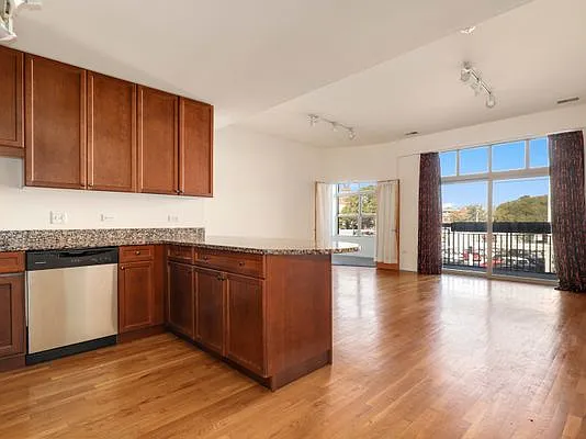 1935 S Archer Ave #215 — Photo 7