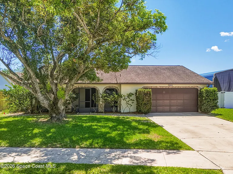 2224 Westminster Dr — Photo 1