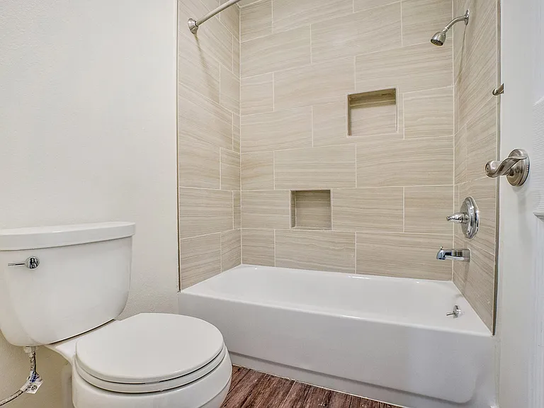 The Seville Apartments — Photo 40