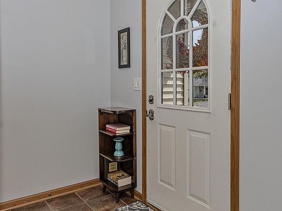 3rd image of 1600 Ginny Ln