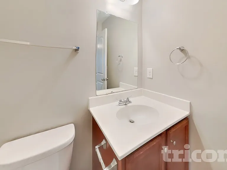 427 Randolph Dr — Photo 8