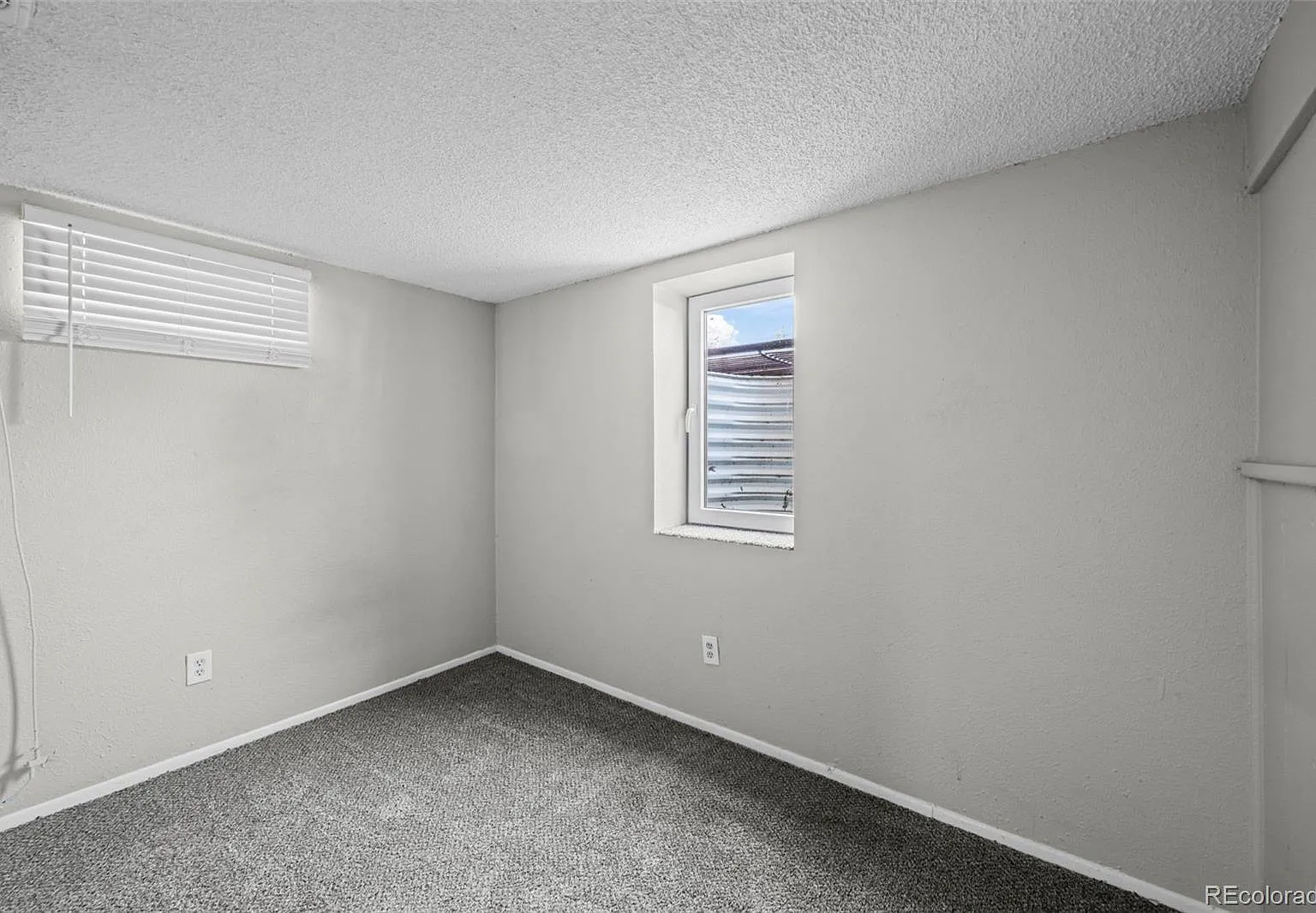 4 bed, 2.0 bath, 3300 sqft, $2,700 — Photo 3