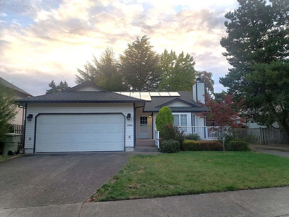 1st image of 1924 SE 52nd Ave