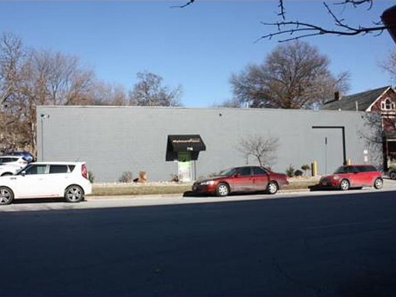 2nd image of 716 W Pennway St