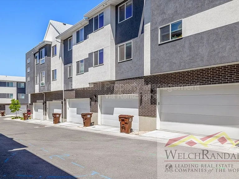 82 E Weekes Way — Photo 30