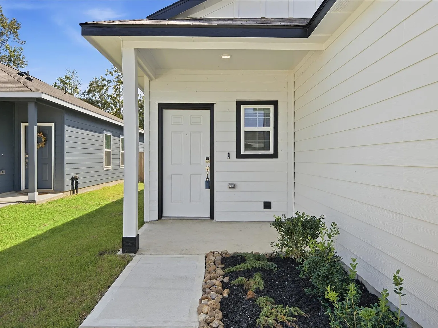 3 bed, 2.0 bath, 1388 sqft, $1,875 — Photo 3
