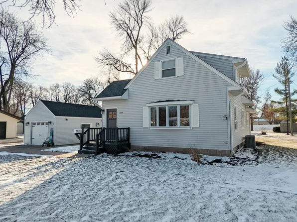1105 W Pine Ave, Olivia, MN 56277