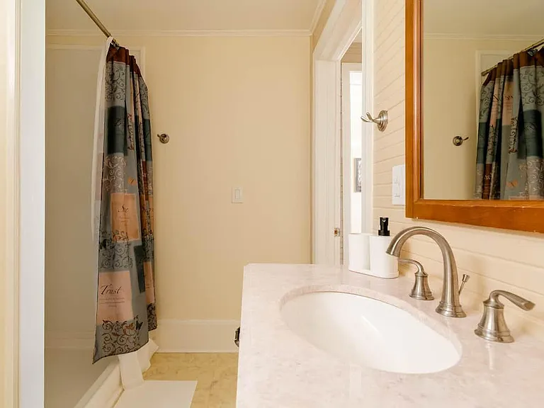 2726 N Roxboro St — Photo 24