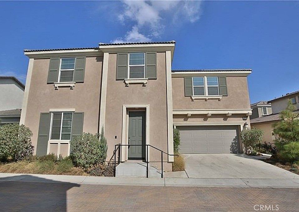 1st image of 3175 E Yellowstone Dr