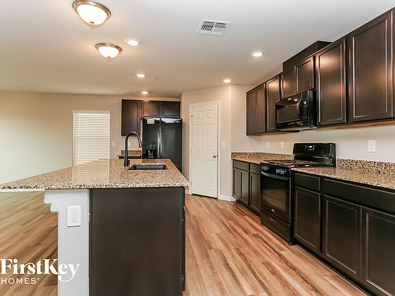 5th image of 6817 Vacarez Dr